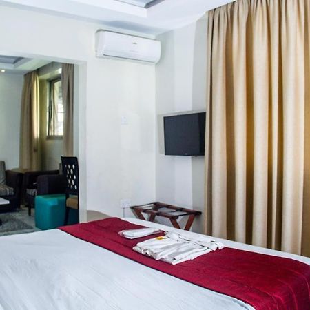 Glee Hotel Aliayabiagba 外观 照片