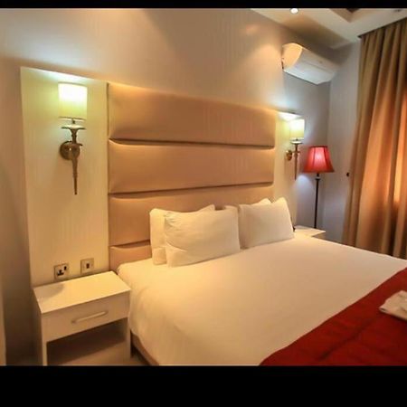 Glee Hotel Aliayabiagba 外观 照片