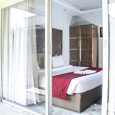 Glee Hotel Aliayabiagba 外观 照片