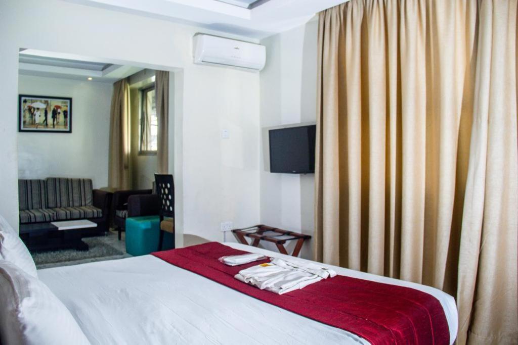 Glee Hotel Aliayabiagba 外观 照片