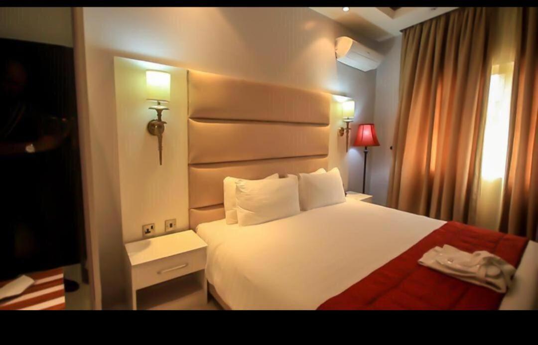 Glee Hotel Aliayabiagba 外观 照片