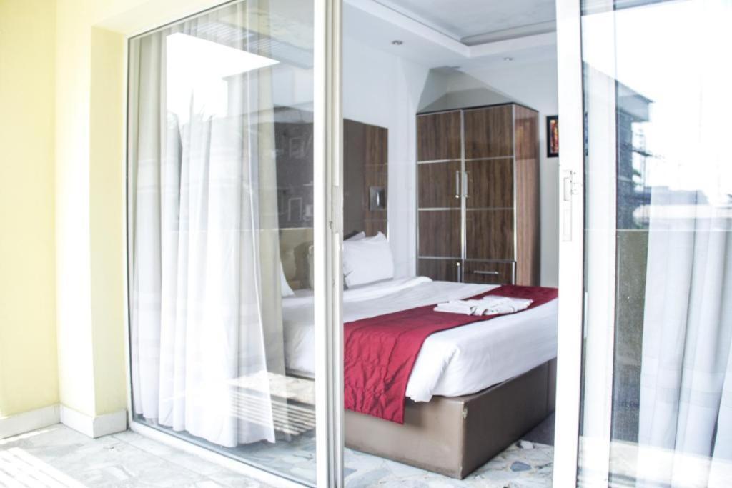 Glee Hotel Aliayabiagba 外观 照片