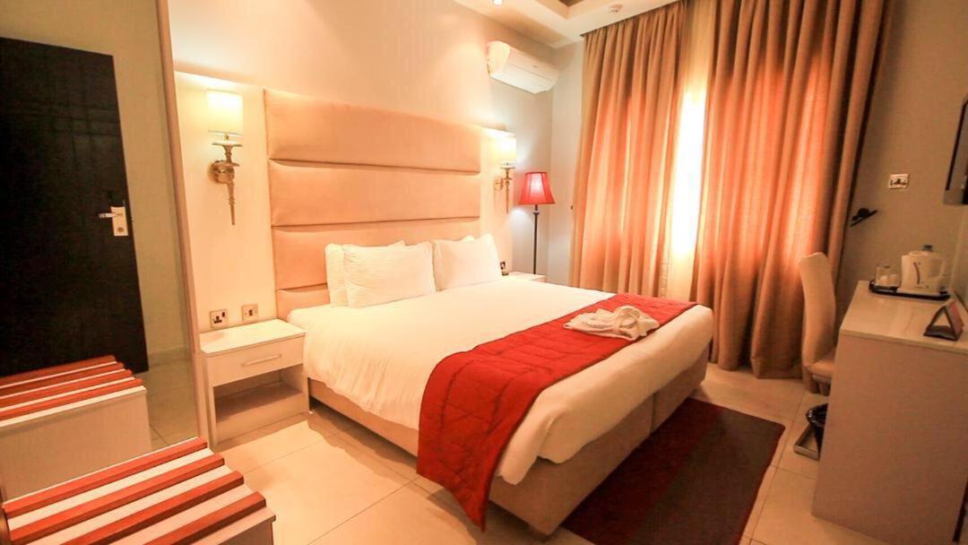 Glee Hotel Aliayabiagba 外观 照片
