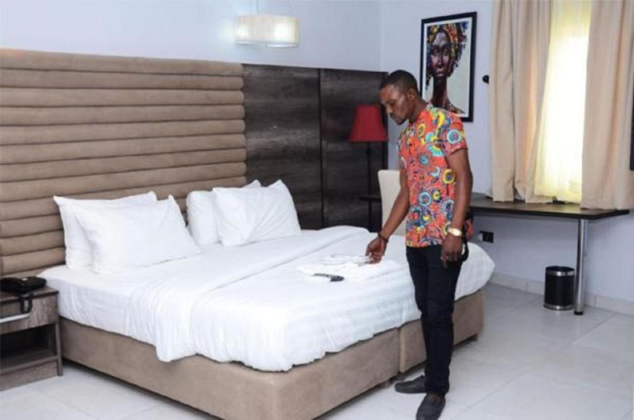 Glee Hotel Aliayabiagba 外观 照片