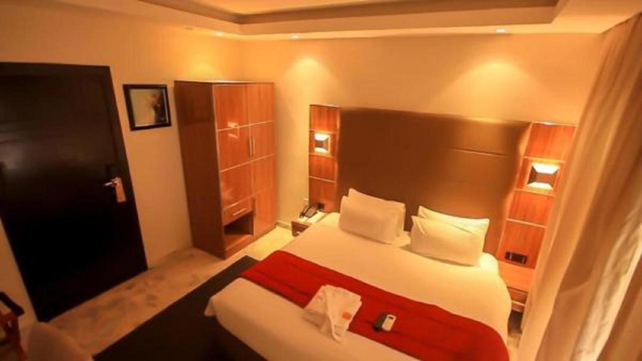 Glee Hotel Aliayabiagba 外观 照片