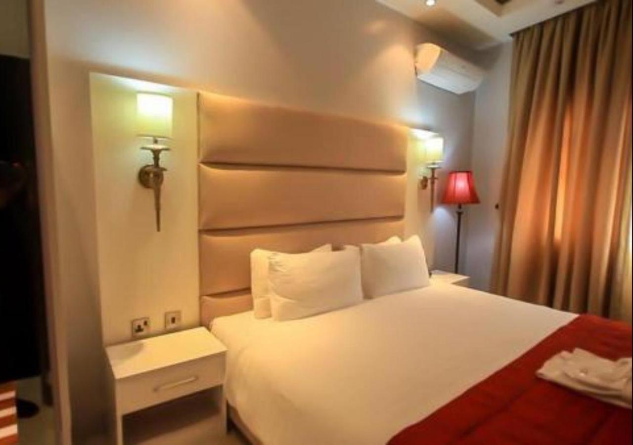 Glee Hotel Aliayabiagba 外观 照片