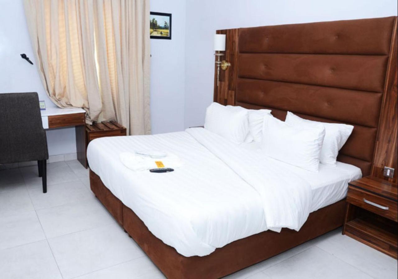 Glee Hotel Aliayabiagba 外观 照片