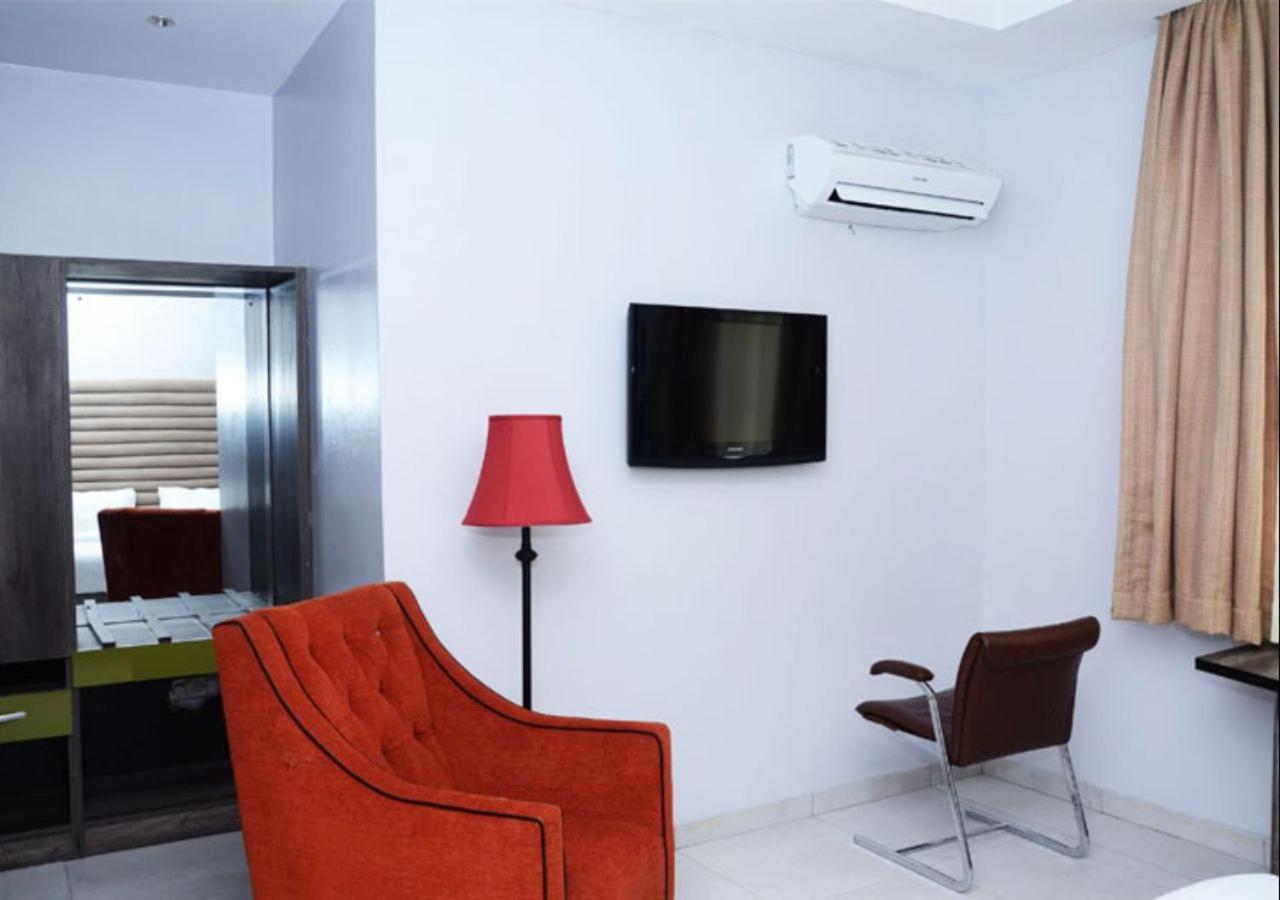 Glee Hotel Aliayabiagba 外观 照片