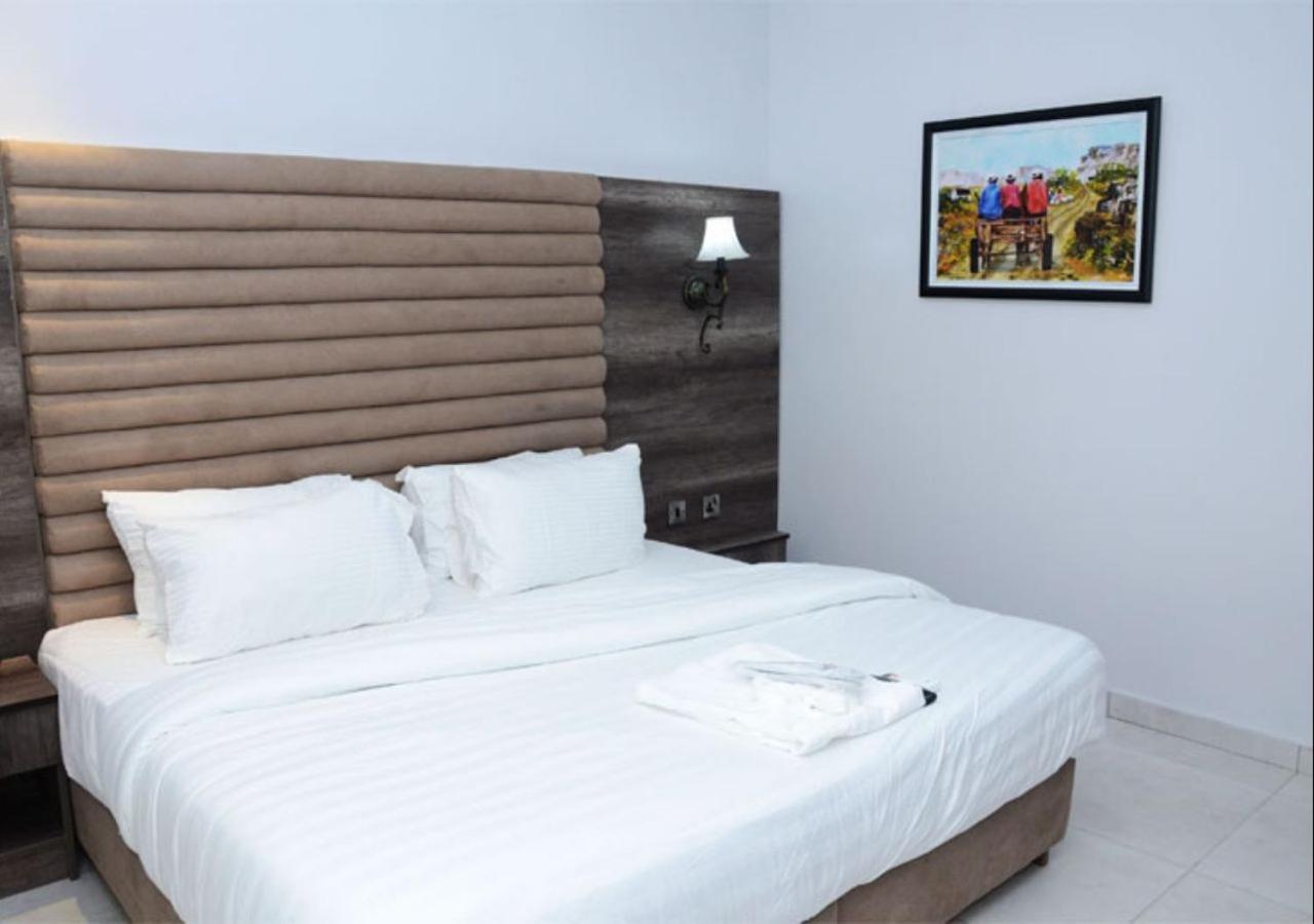 Glee Hotel Aliayabiagba 外观 照片