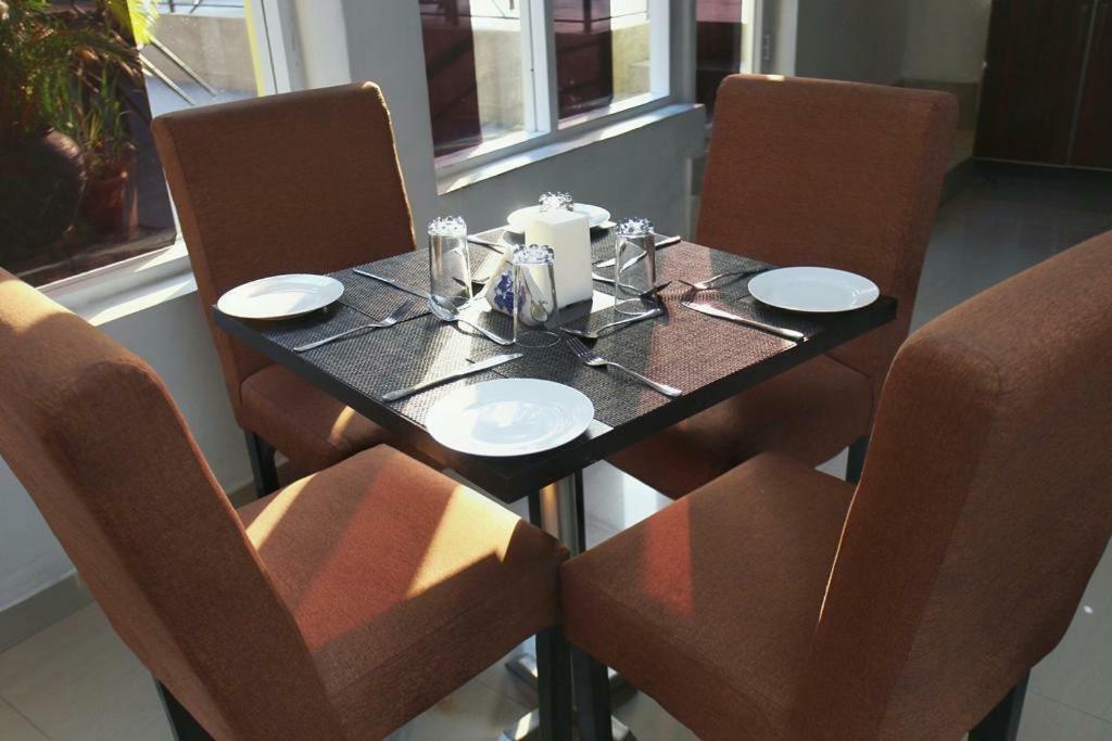 Glee Hotel Aliayabiagba 外观 照片