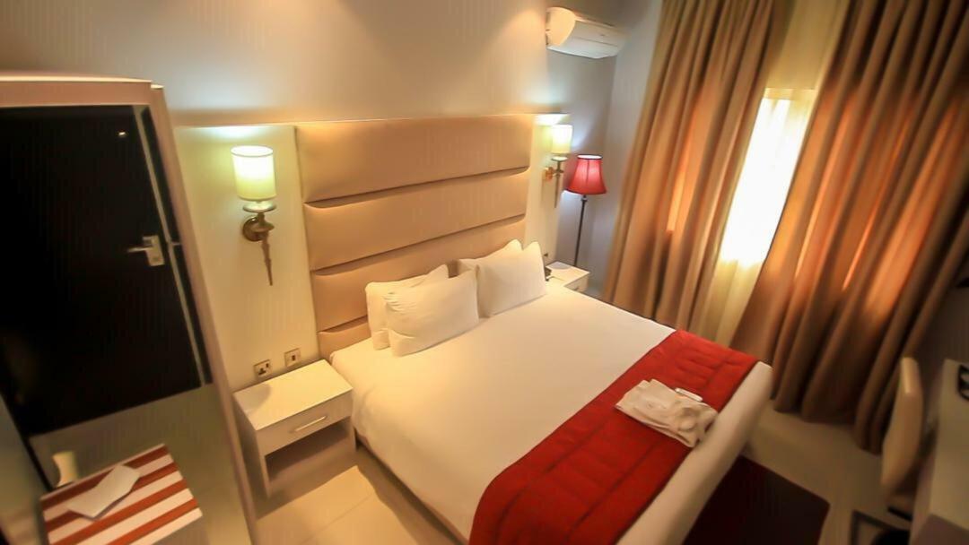 Glee Hotel Aliayabiagba 外观 照片