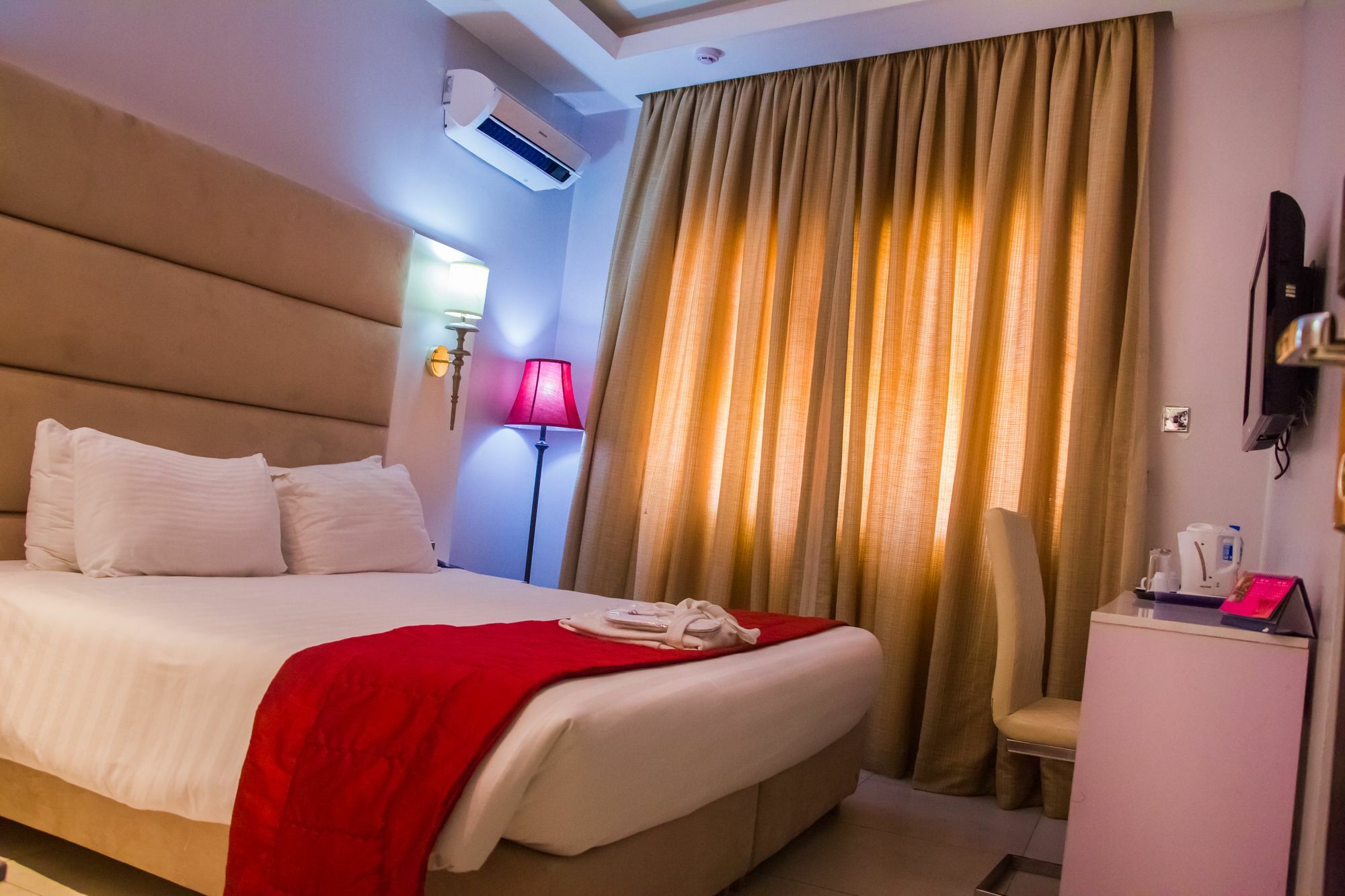 Glee Hotel Aliayabiagba 外观 照片